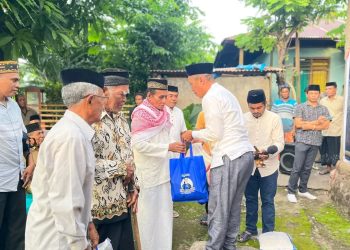 Safari Ramadan ke-22, Wabup Lembata dan Kapolres Salurkan Bantuan Sembako bagi Umat Muslim