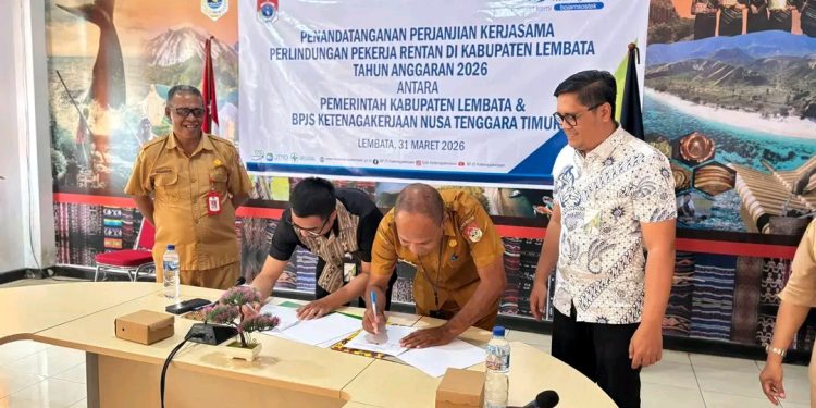 Pemkab Lembata dan BPJS Ketenagakerjaan Teken Kerja Sama Perlindungan Pekerja Rentan