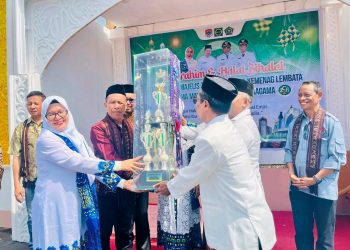 Halal Bihalal BKMT–Kemenag Bersama Umat Lembata Ditutup Wabup Nasir, Tekankan Peran Ibu dan Harmoni