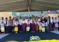 Bupati dan Wakil Bupati Lembata Serahkan Bantuan Seragam Sekolah, Ziarah ke Makam Tokoh Pendidik, dan Tinjau Layanan Kesehatan Gratis di Buyasuri