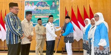 Wakil Bupati Muhamad Nasir Resmi Lepas Jamaah Haji Lembata