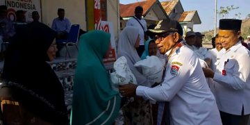 Bupati Lembata Salurkan Bantuan Beras dan Mesin Nelayan, Perkuat Ketahanan Pangan Masyarakat