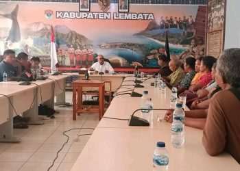 Solidaritas Warga Atadei Serahkan Petisi Penolakan Geotermal kepada Bupati Lembata