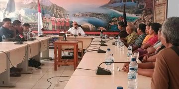 Solidaritas Warga Atadei Serahkan Petisi Penolakan Geotermal kepada Bupati Lembata